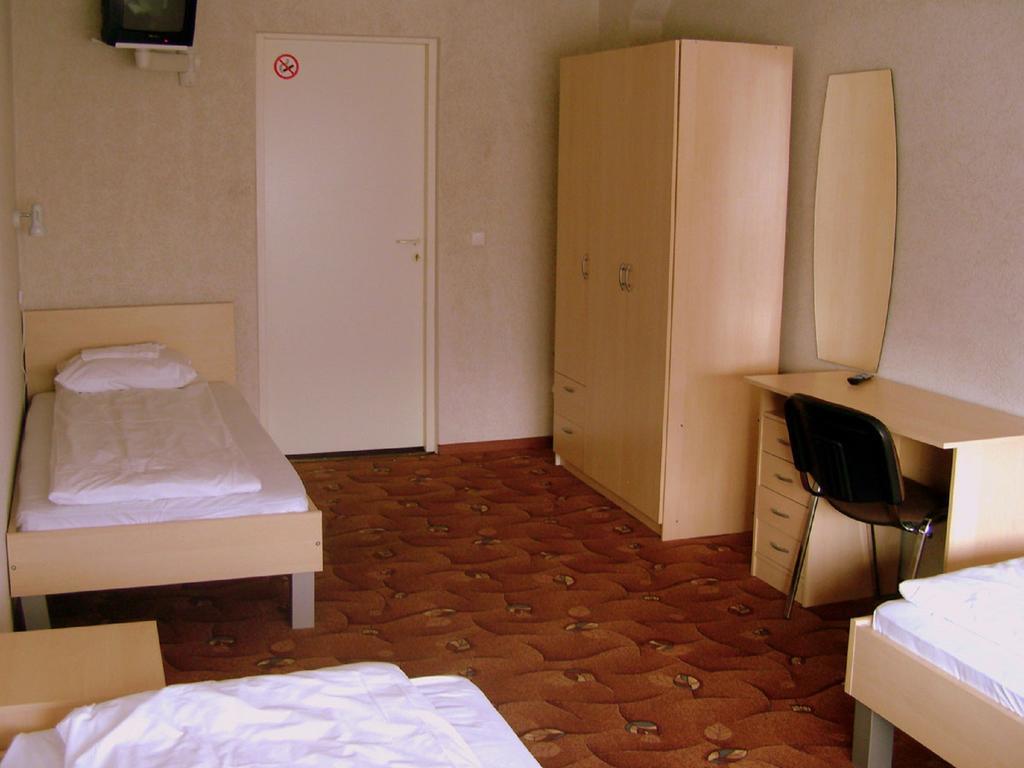 Eurohotel Maardu Oda fotoğraf